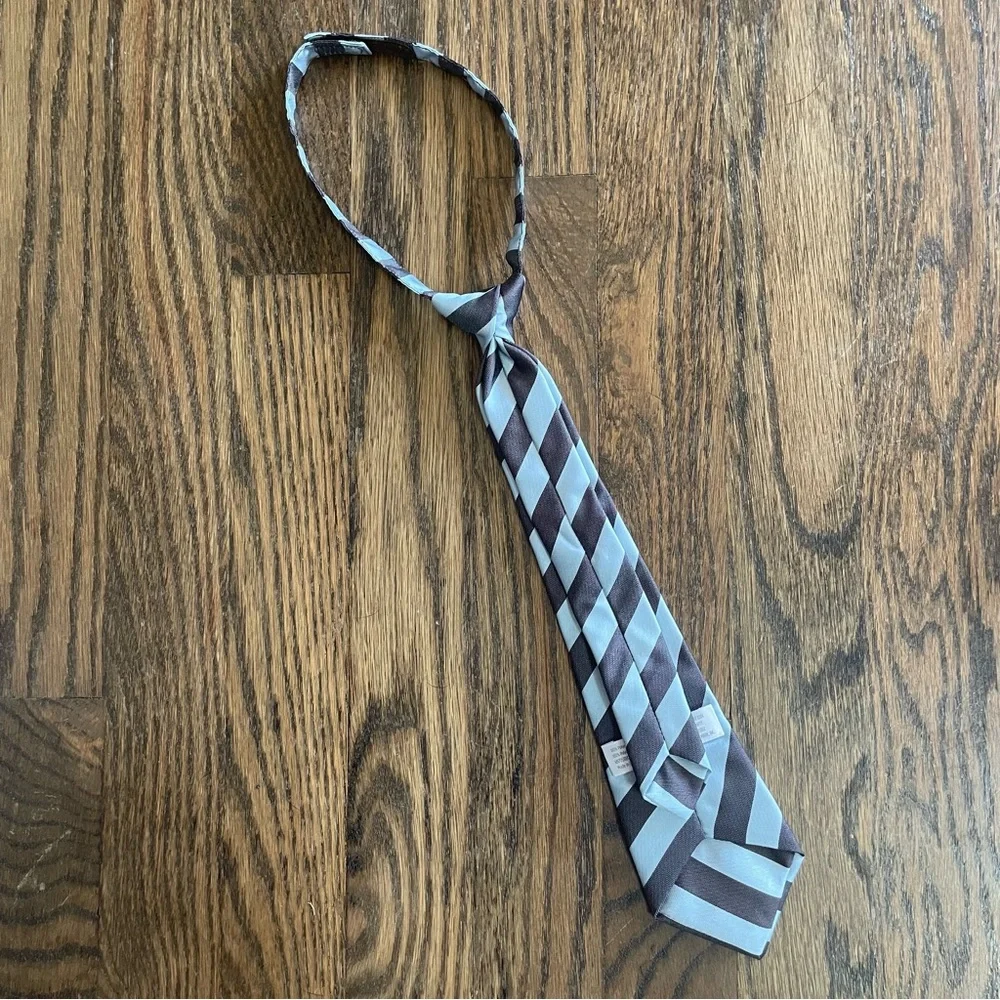 3/$10  Gymboree boy’s striped tie